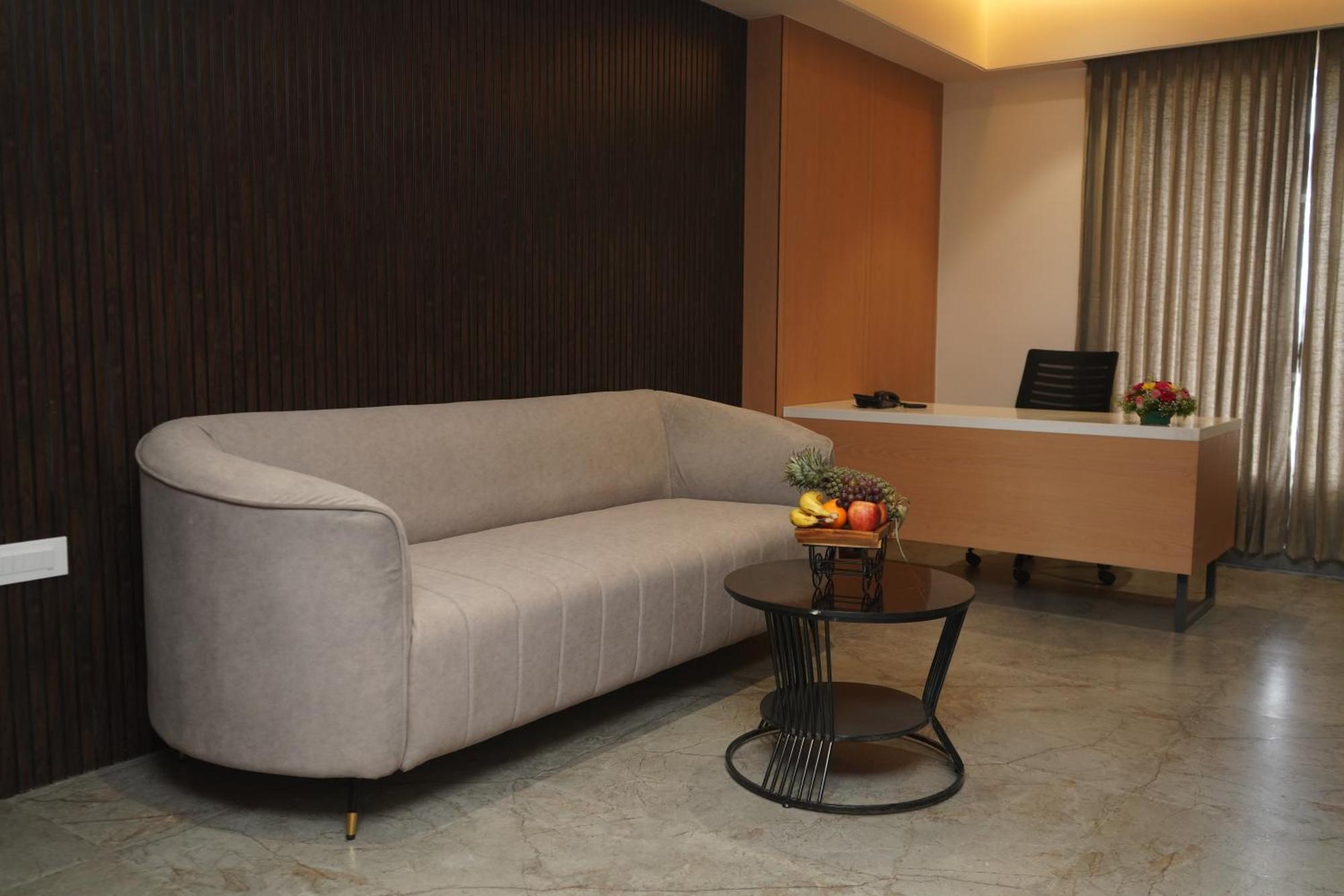 Vantara Suites Vellore Esterno foto