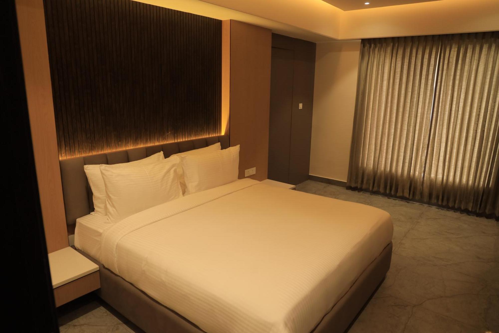 Vantara Suites Vellore Esterno foto