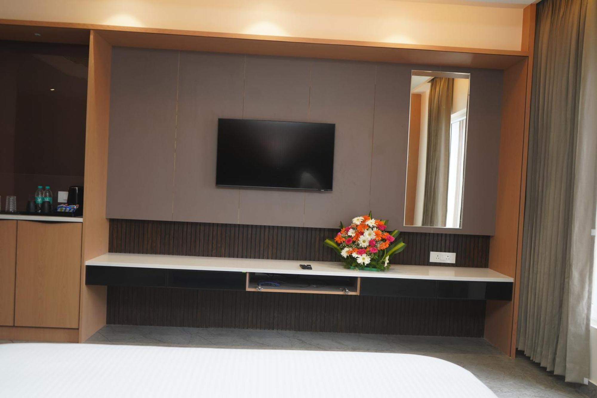 Vantara Suites Vellore Esterno foto