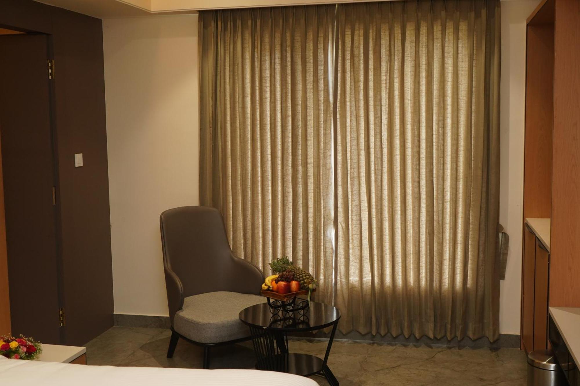Vantara Suites Vellore Esterno foto