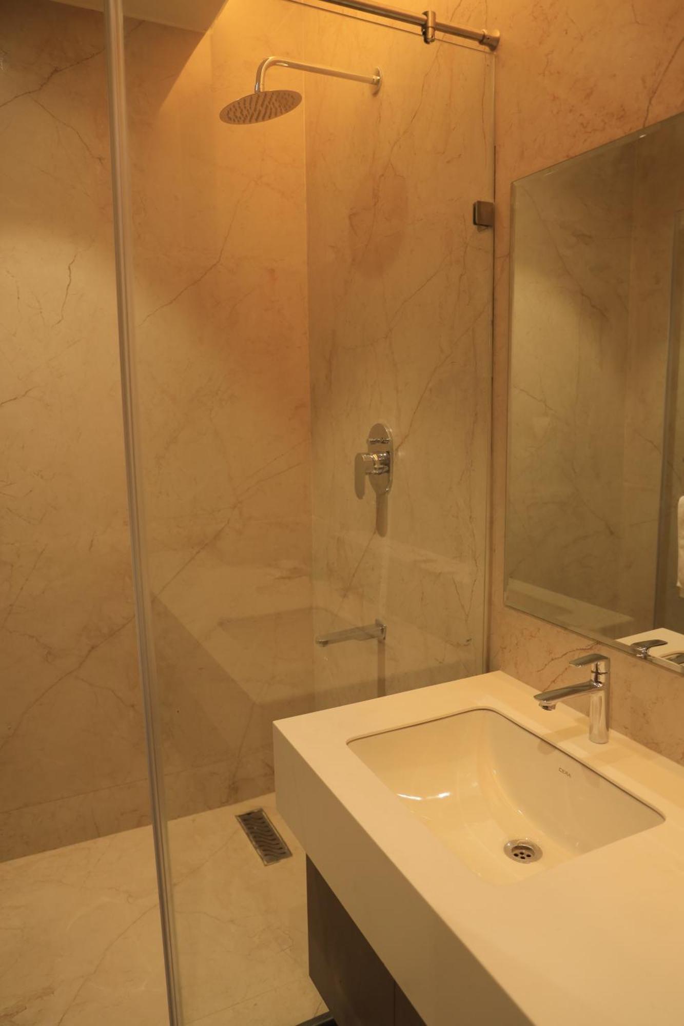 Vantara Suites Vellore Esterno foto