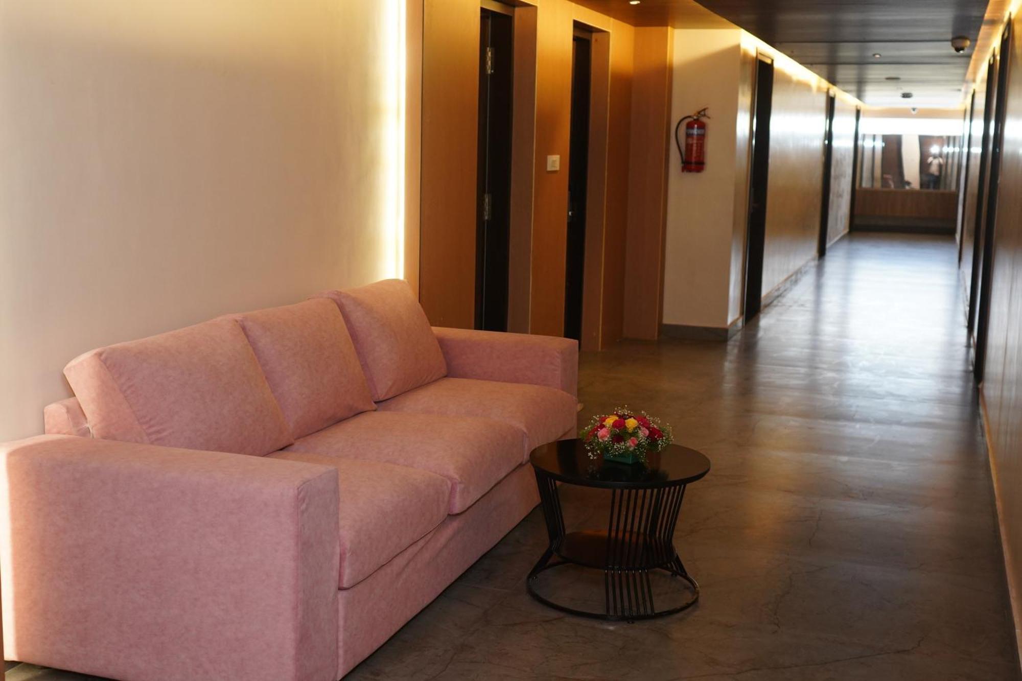 Vantara Suites Vellore Esterno foto
