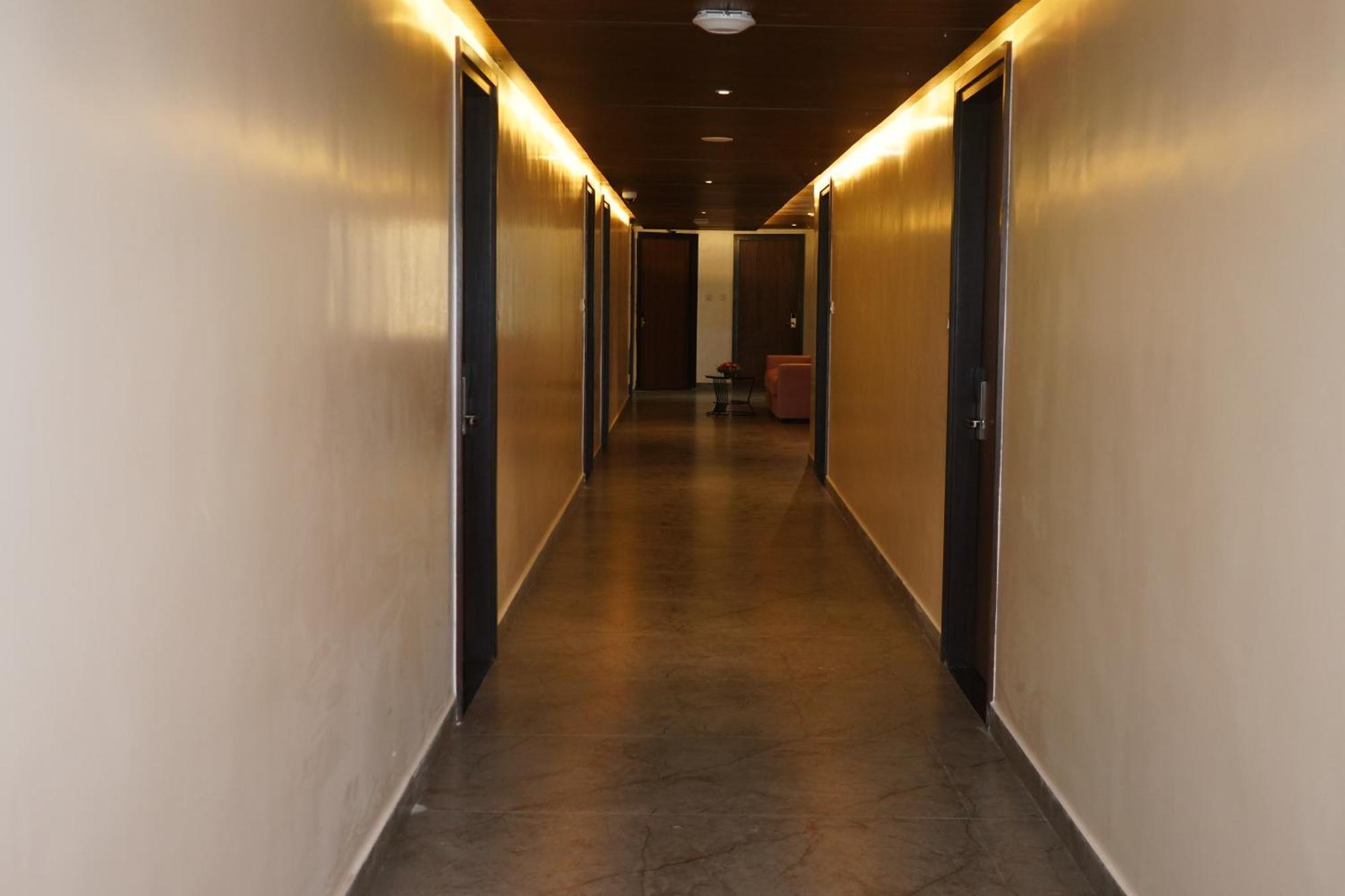Vantara Suites Vellore Esterno foto