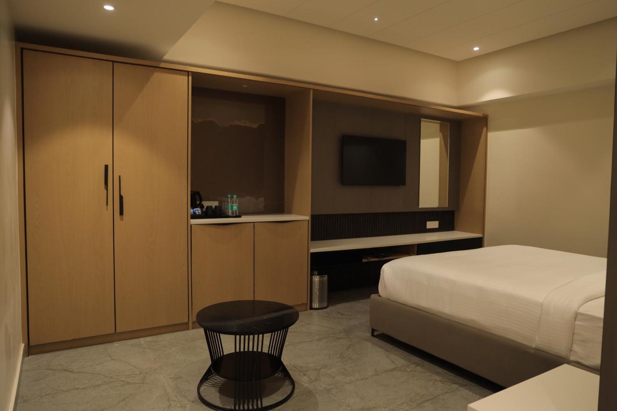 Vantara Suites Vellore Esterno foto