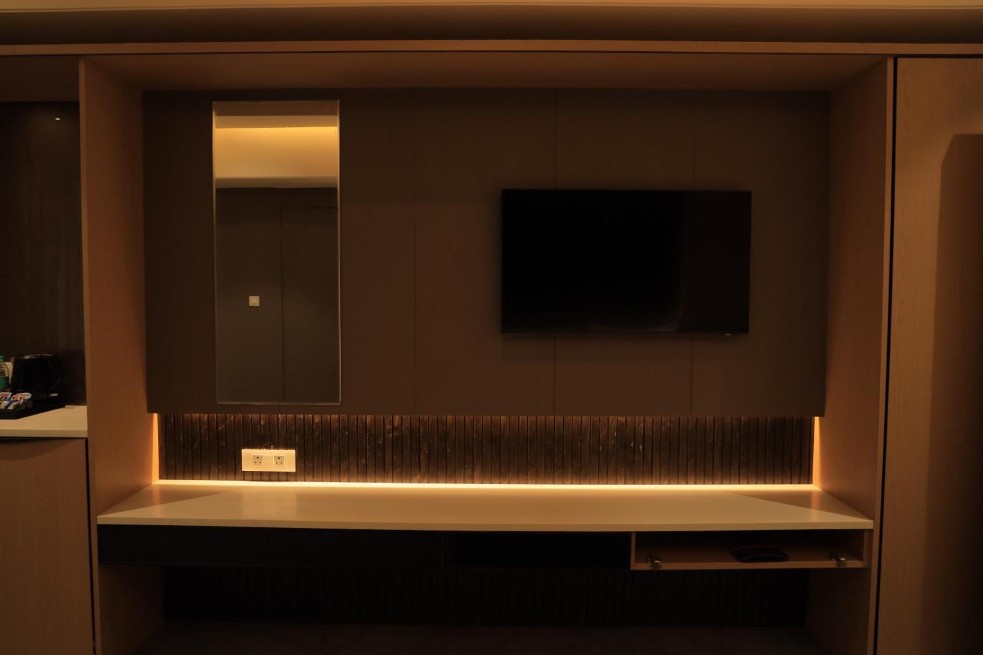 Vantara Suites Vellore Esterno foto