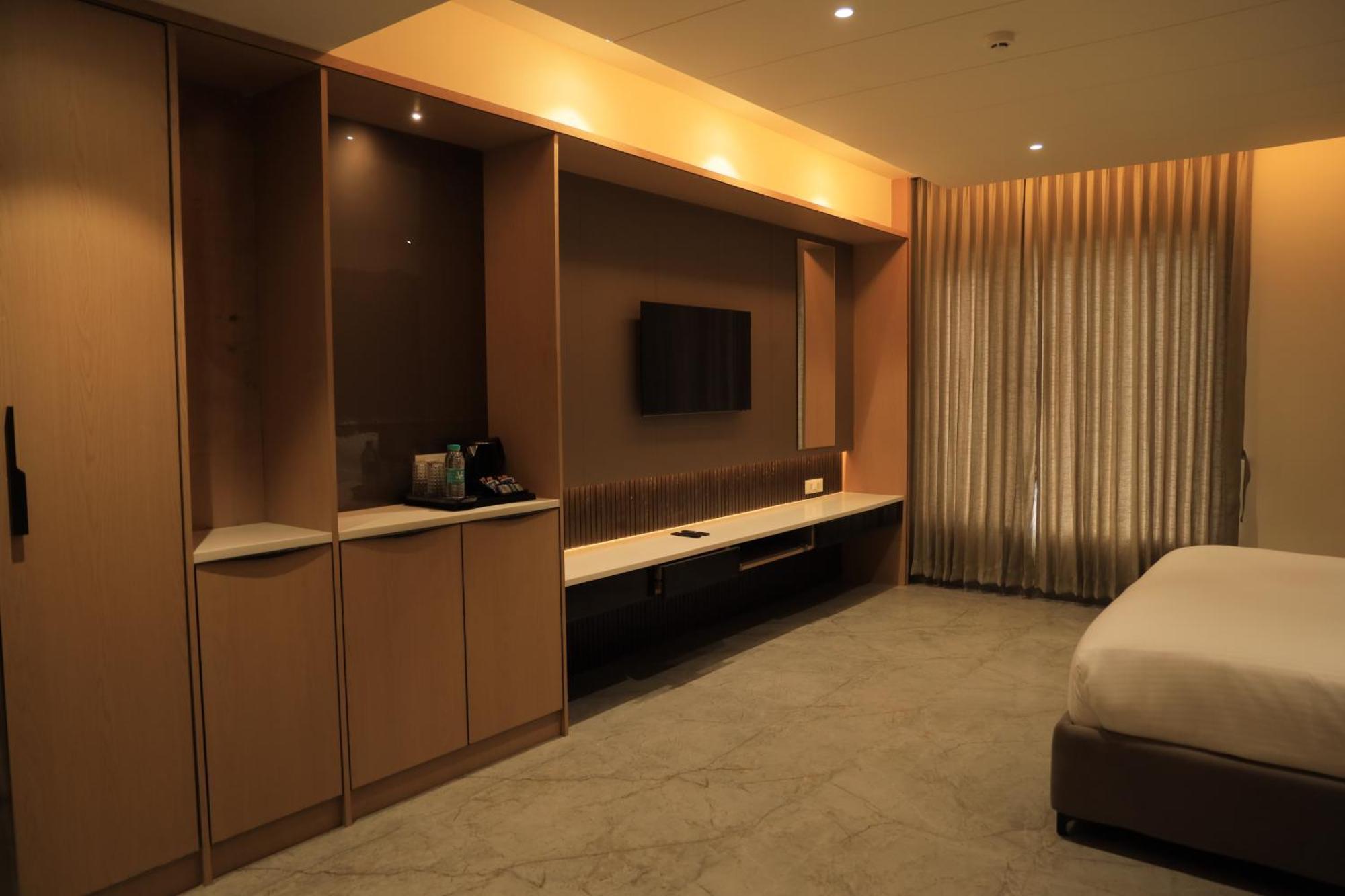 Vantara Suites Vellore Esterno foto