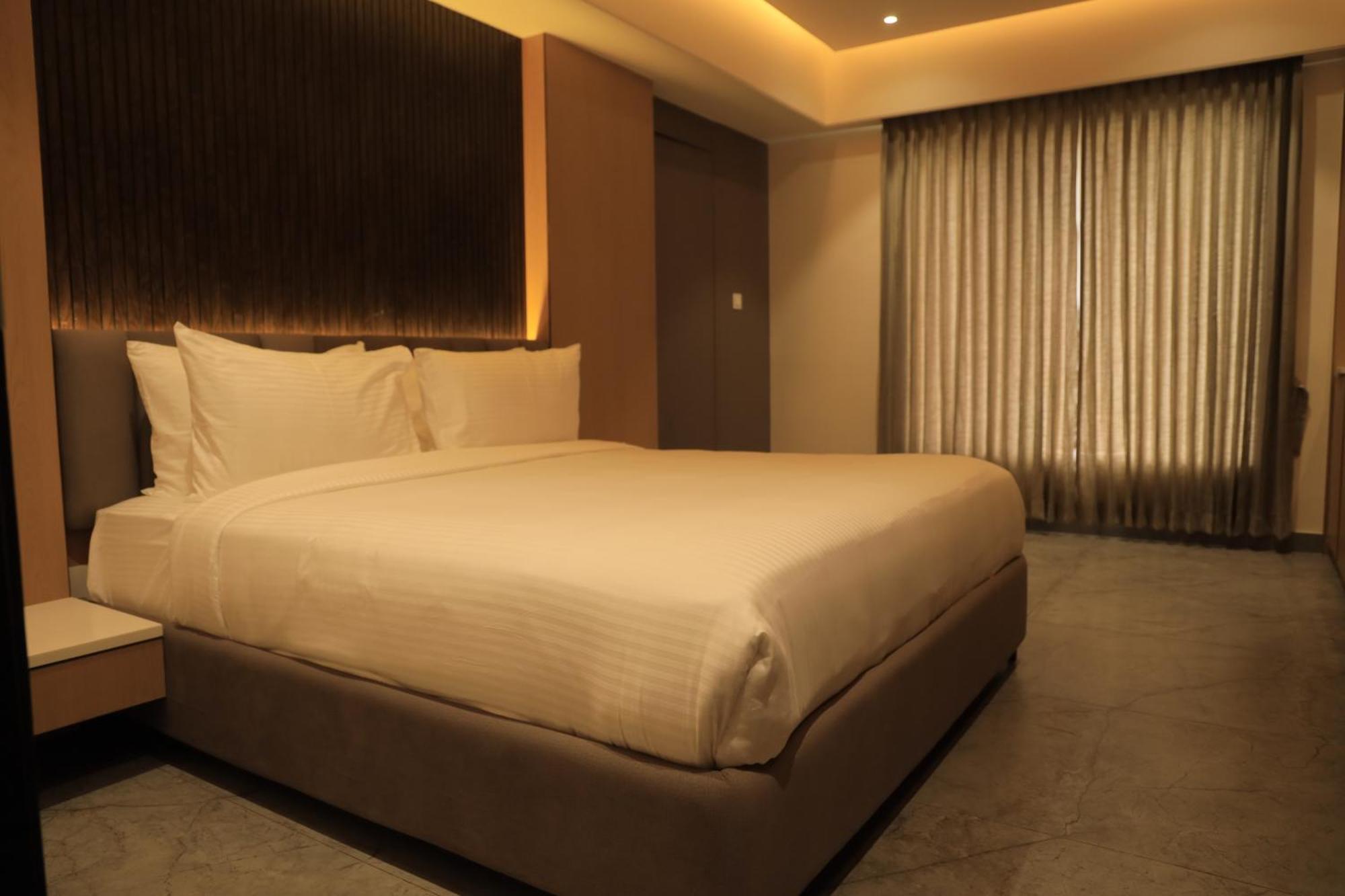 Vantara Suites Vellore Esterno foto