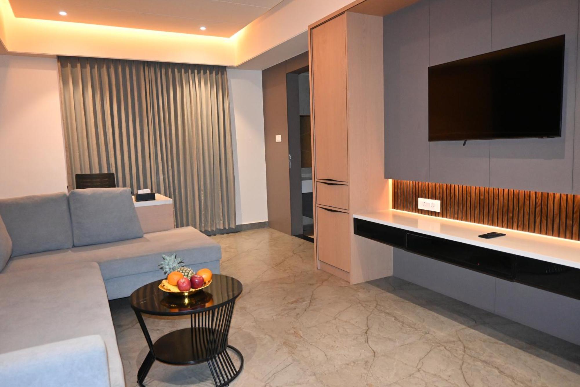 Vantara Suites Vellore Esterno foto